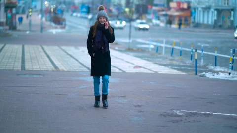 Stock Footage Woman On The Phone Walking In The Street Live Wallpaper Free - Free Live Wallpaper