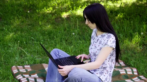 Stock Footage Woman Working From The Park Live Wallpaper Free - Free Live Wallpaper