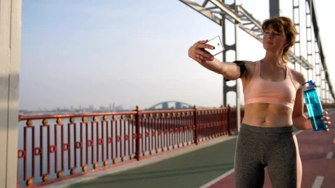 Stock Footage Woman Taking A Selfie During A Workout Live Wallpaper Free - Free Live Wallpaper