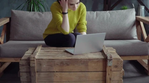 Stock Footage Woman Working From Her Sofa Live Wallpaper Free - Free Live Wallpaper