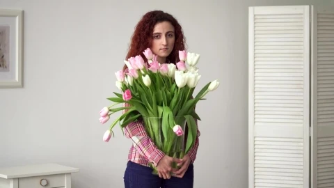 Stock Footage Woman Holding Flowers Live Wallpaper Free - Free Live Wallpaper