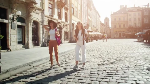 Stock Footage Women Admire Roman Buildings On Holiday Live Wallpaper Free - Free Live Wallpaper