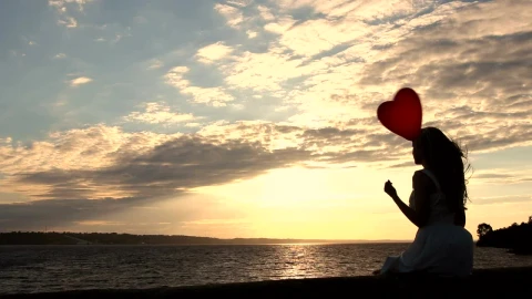 Stock Footage Woman With A Heart Balloon Live Wallpaper Free - Free Live Wallpaper