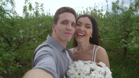 Stock Footage Young Couple Taking A Selfie Live Wallpaper Free - Free Live Wallpaper