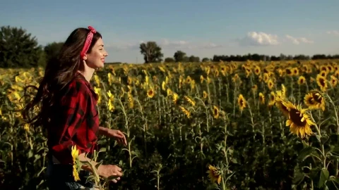 Stock Footage Young Woman Enjoying Nature Live Wallpaper Free - Free Live Wallpaper