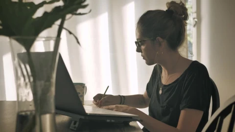 Stock Footage Young Woman Working Remotely Live Wallpaper Free - Free Live Wallpaper