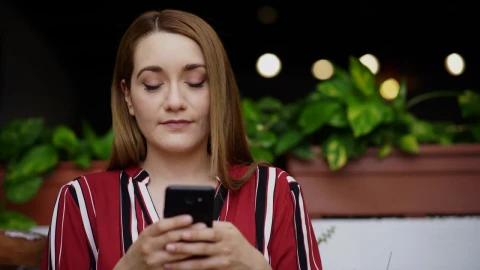 Stock Footage Young Woman Laughing With Her Cellphone Live Wallpaper Free - Free Live Wallpaper