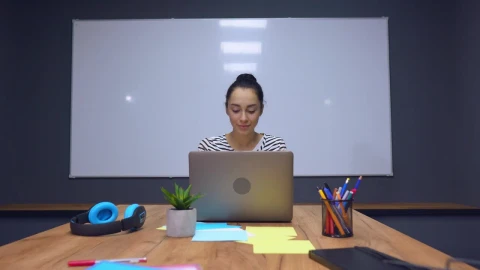 Stock Footage Woman Working On A Computer In A Boardroom Live Wallpaper Free - Free Live Wallpaper