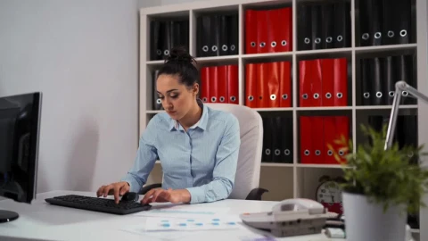Stock Footage Woman Shows Data To Her Boss Live Wallpaper Free - Free Live Wallpaper
