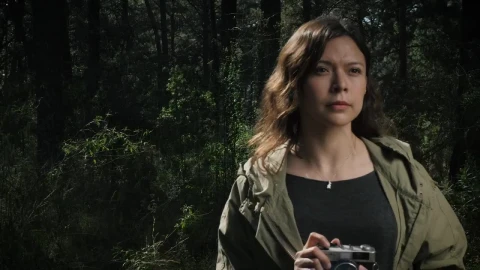 Stock Footage Woman Taking Photos In The Woods With Vintage Camera Live Wallpaper Free - Free Live Wallpaper