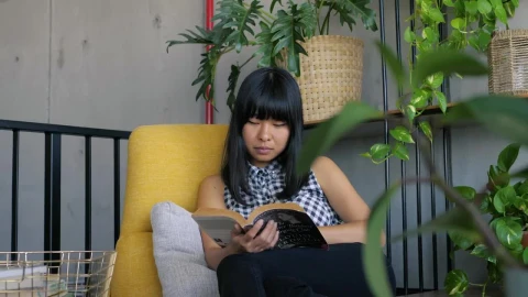 Stock Footage Woman Reading A Book Live Wallpaper Free - Free Live Wallpaper