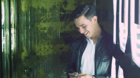 Stock Footage Young Man Texting At A Club Live Wallpaper Free - Free Live Wallpaper