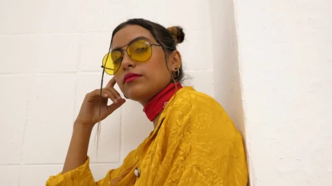 Stock Footage Woman With Yellow Sunglasses Live Wallpaper Free - Free Live Wallpaper