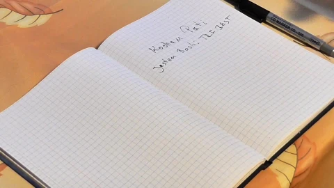 Ree Video Man Writing Notepad Video Live Wallpaper - Free Live Wallpaper