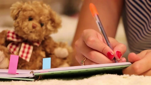 Ree Video Wrting In Notepad Video Live Wallpaper - Free Live Wallpaper