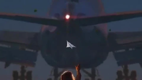 Live Phone Catching The Flight Wallpaper To iPhone And Android - Free Live Wallpaper