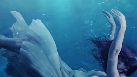 Girl Drowning For iPhone Wallpaper - Free Live Wallpaper