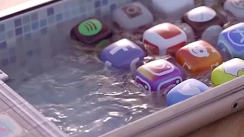 iPhone and Android Iphone Pool Party Live Phone Wallpaper - Free Live Wallpaper