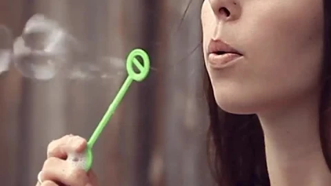 iPhone  Android Brunette Babe Bubbles People Phone Live Wallpaper - Free Live Wallpaper
