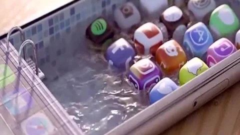 iPhone  Android Iphone Pool Party Social Buttons Phone Live Wallpaper - Free Live Wallpaper