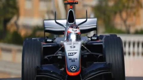 Live F1 Mclaren Scene Wallpaper - Free Live Wallpaper